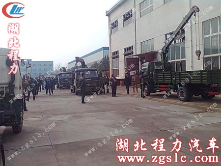 3臺樣品車輛同時進行測試 3臺樣品車輛同時進行測試