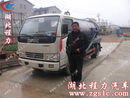 朱總和湖北程力吸污車一起合影 朱總和湖北程力吸污車一起合影