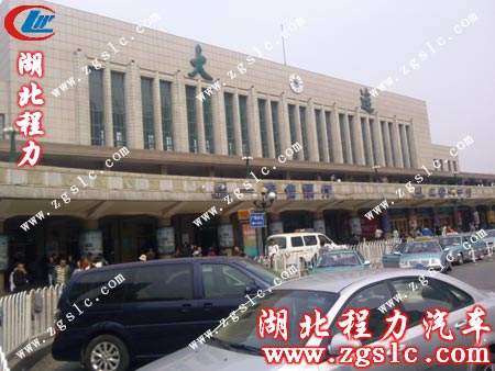 劉總送徐師傅到大連火車站 劉總送徐師傅到大連火車站