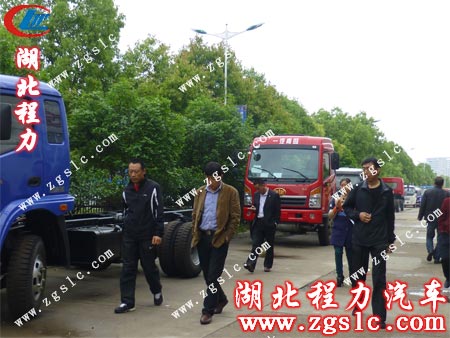 客戶前往吸塵車生產(chǎn)車間 客戶前往吸塵車生產(chǎn)車間