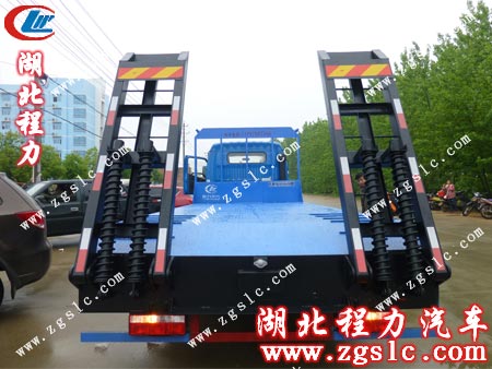 多利卡平板運(yùn)輸車尾部效果寫實(shí) 多利卡平板運(yùn)輸車尾部效果寫實(shí)