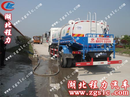 東風天錦灑水車來到試水處 東風天錦灑水車來到試水處