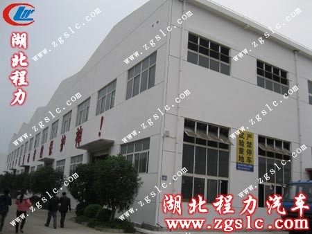 粉飾一新的舊灑水車生產車間 粉飾一新的舊灑水車生產車間