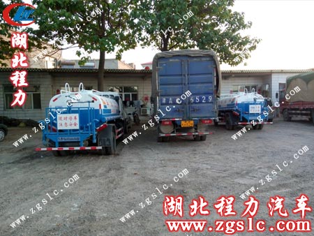 司機師傅把車停往指定地點 司機師傅把車停往指定地點