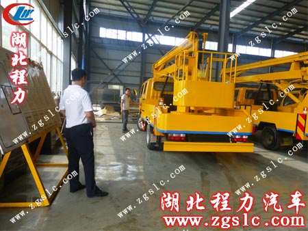 趙總來到湖北程力高空作業車車間 趙總來到湖北程力高空作業車車間