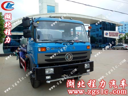 東風(fēng)153灑水車在湖北程力集團廠門口留影 東風(fēng)153灑水車在湖北程力集團廠門口留影