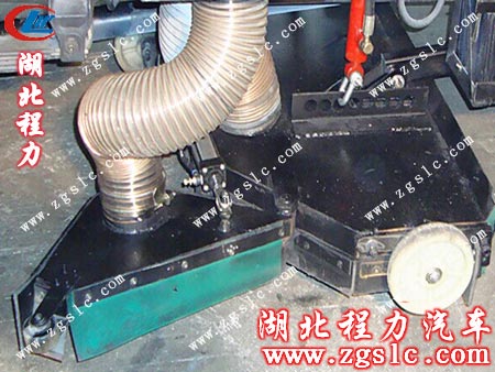 吸盤兩邊各有一個小型的輔助小吸盤 吸盤兩邊各有一個小型的輔助小吸盤