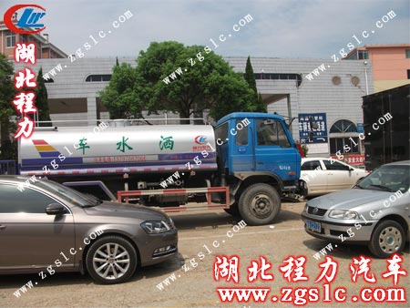 東風145灑水車留在客戶指定地 東風145灑水車留在客戶指定地