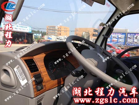 干凈整潔安全舒適的駕駛室內(nèi)飾 干凈整潔安全舒適的駕駛室內(nèi)飾