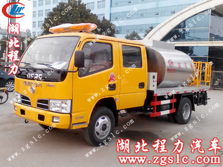 東風(fēng)福瑞卡雙排瀝青灑布車 東風(fēng)福瑞卡雙排瀝青灑布車