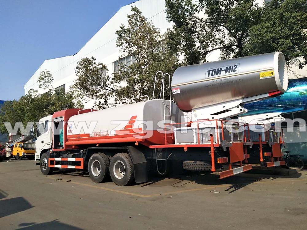 湖北程力集團東風后雙橋抑塵車