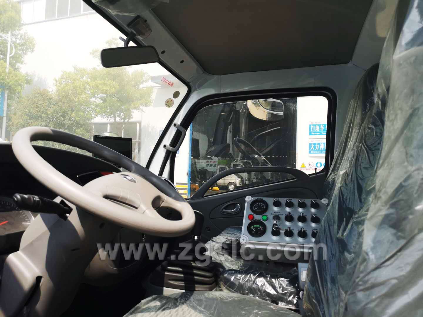 東風(fēng)多利卡護(hù)欄清洗車（國五）