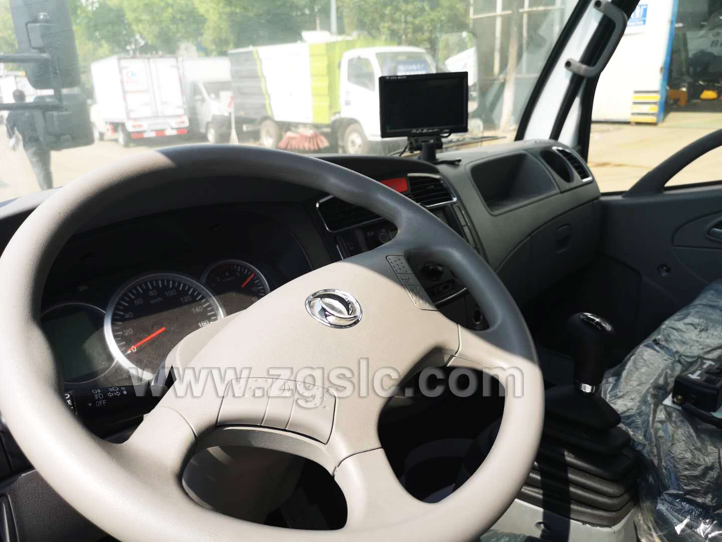 東風(fēng)多利卡護(hù)欄清洗車（國五）