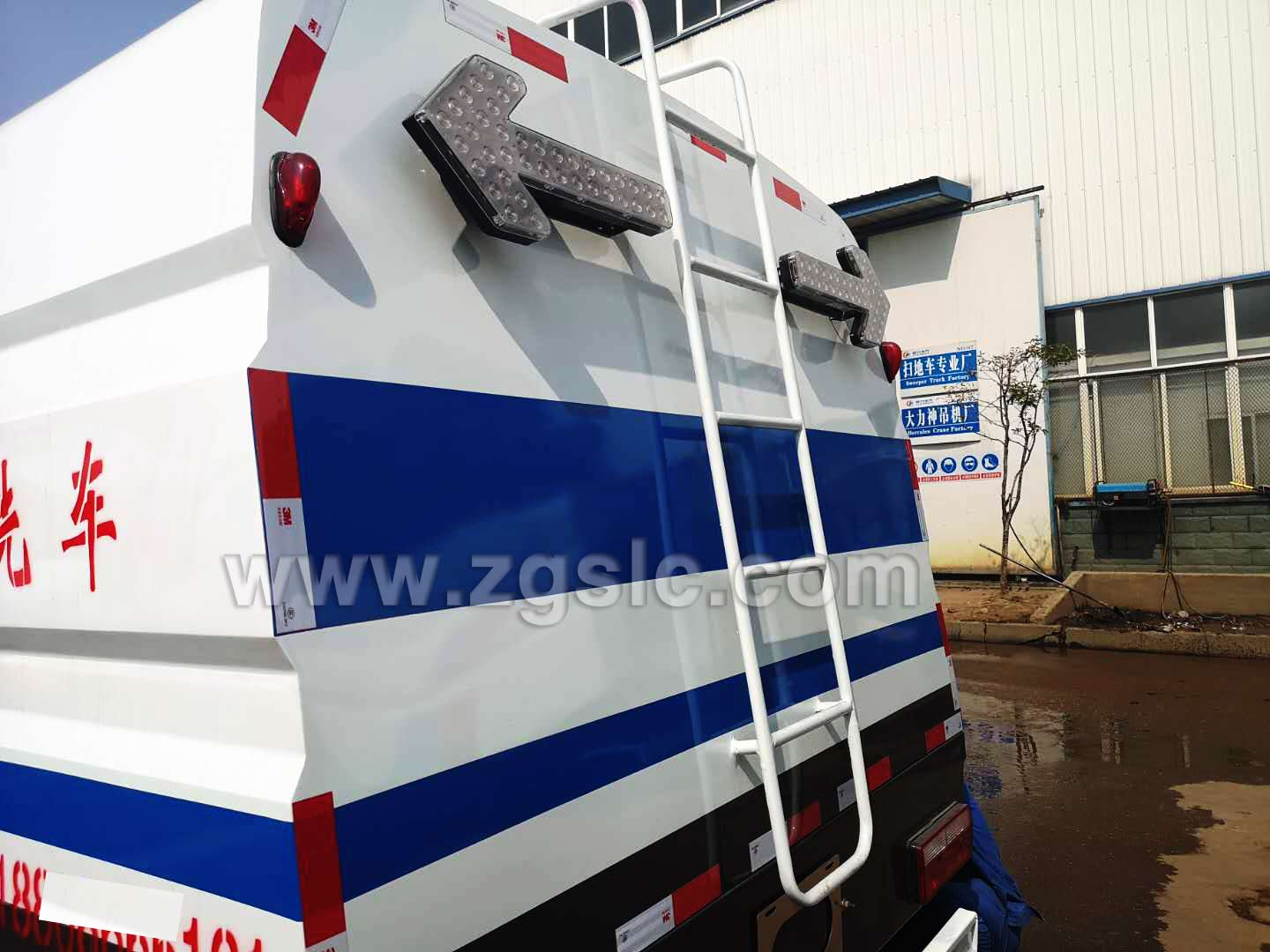 東風(fēng)多利卡護(hù)欄清洗車（國五）