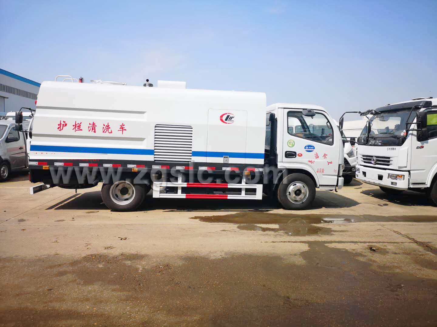 東風(fēng)多利卡護(hù)欄清洗車（國五）