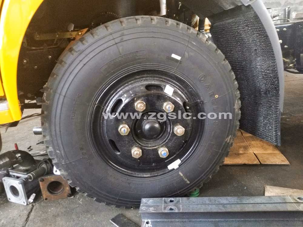 湖北程力東風(fēng)大多利卡吸污車(chē)（國(guó)五）