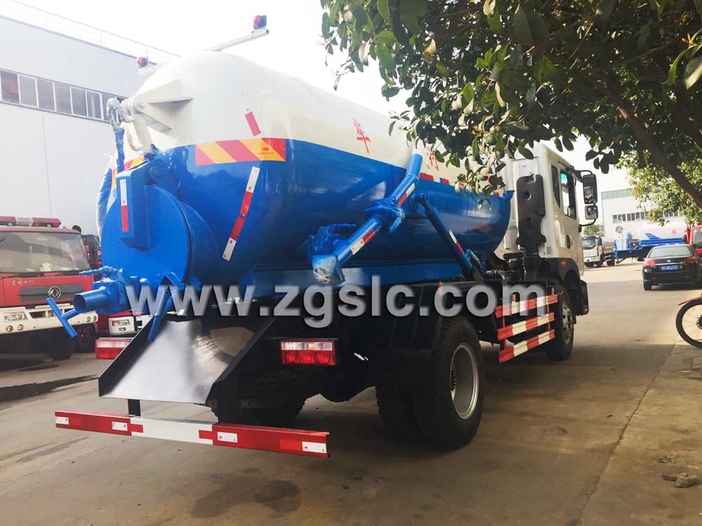 湖北程力東風大多利卡D9吸污車（國五