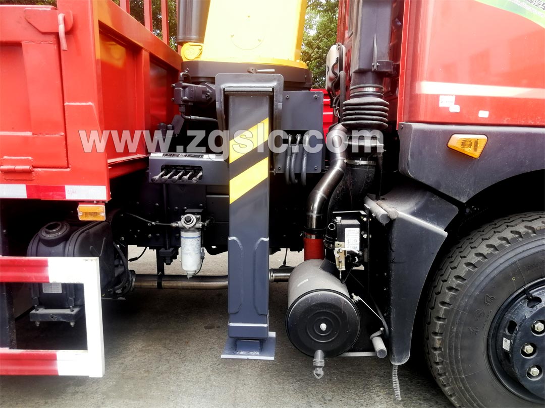 東風特商單橋隨車吊_東風特商隨車吊輪胎規格多少