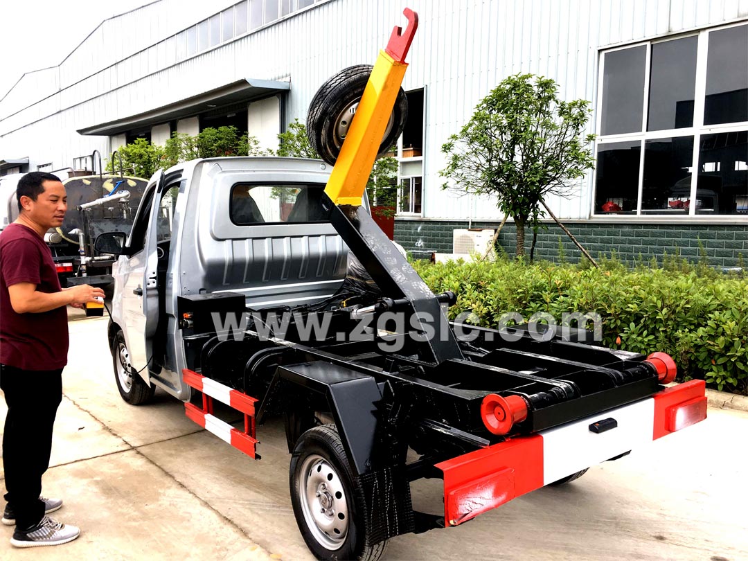 湖北程力長安3方勾臂垃圾車_勾臂垃圾車垃圾箱