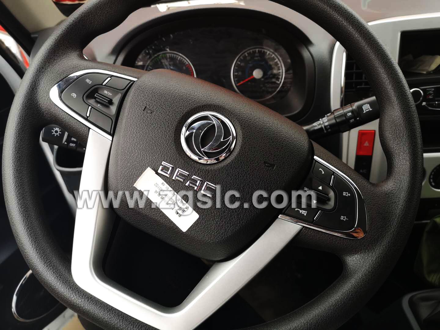 東風途逸易燃氣體廂式運輸車（國五）