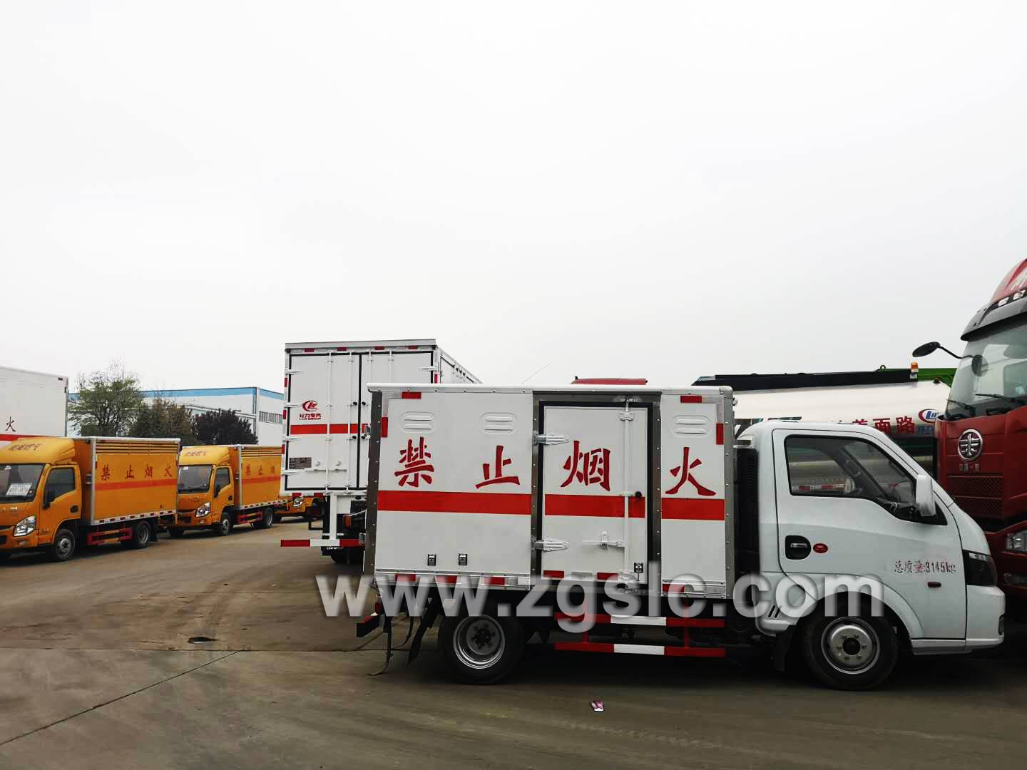 東風途逸易燃氣體廂式運輸車（國五）