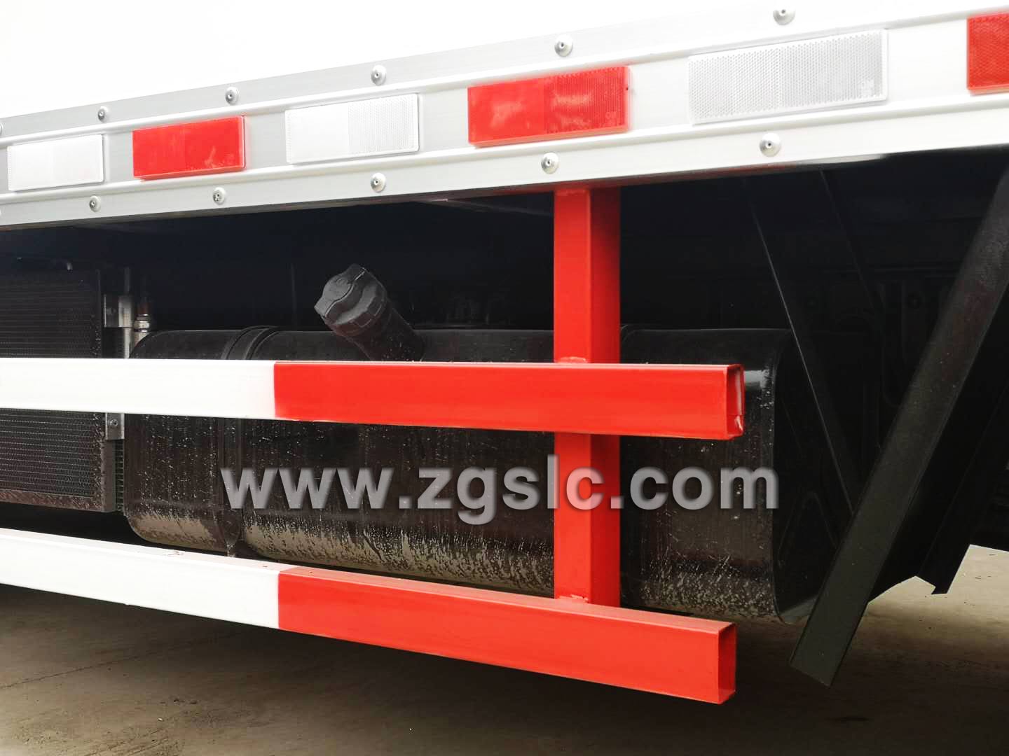 東風途逸易燃氣體廂式運輸車（國五）