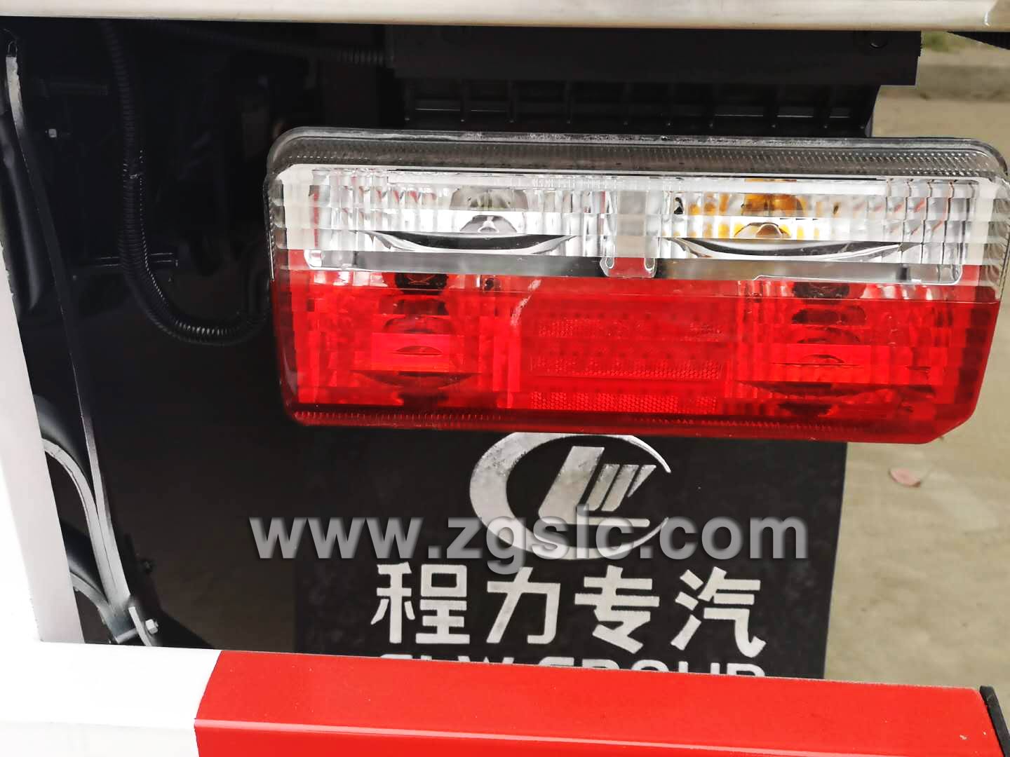 東風途逸易燃氣體廂式運輸車（國五）