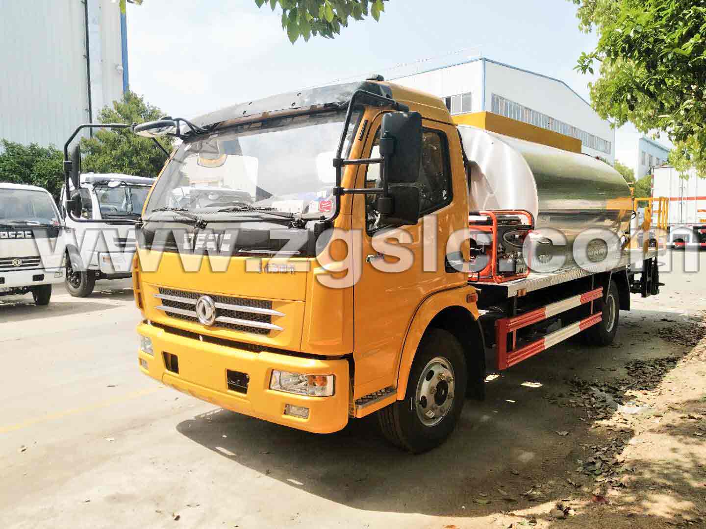 東風大多利卡瀝青灑布車（國五）