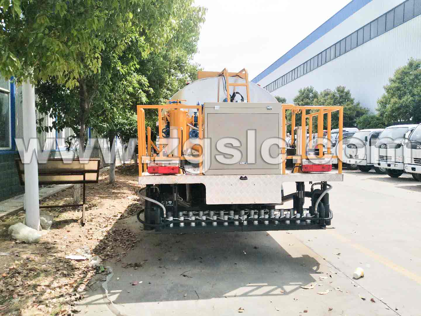 東風大多利卡瀝青灑布車（國五）