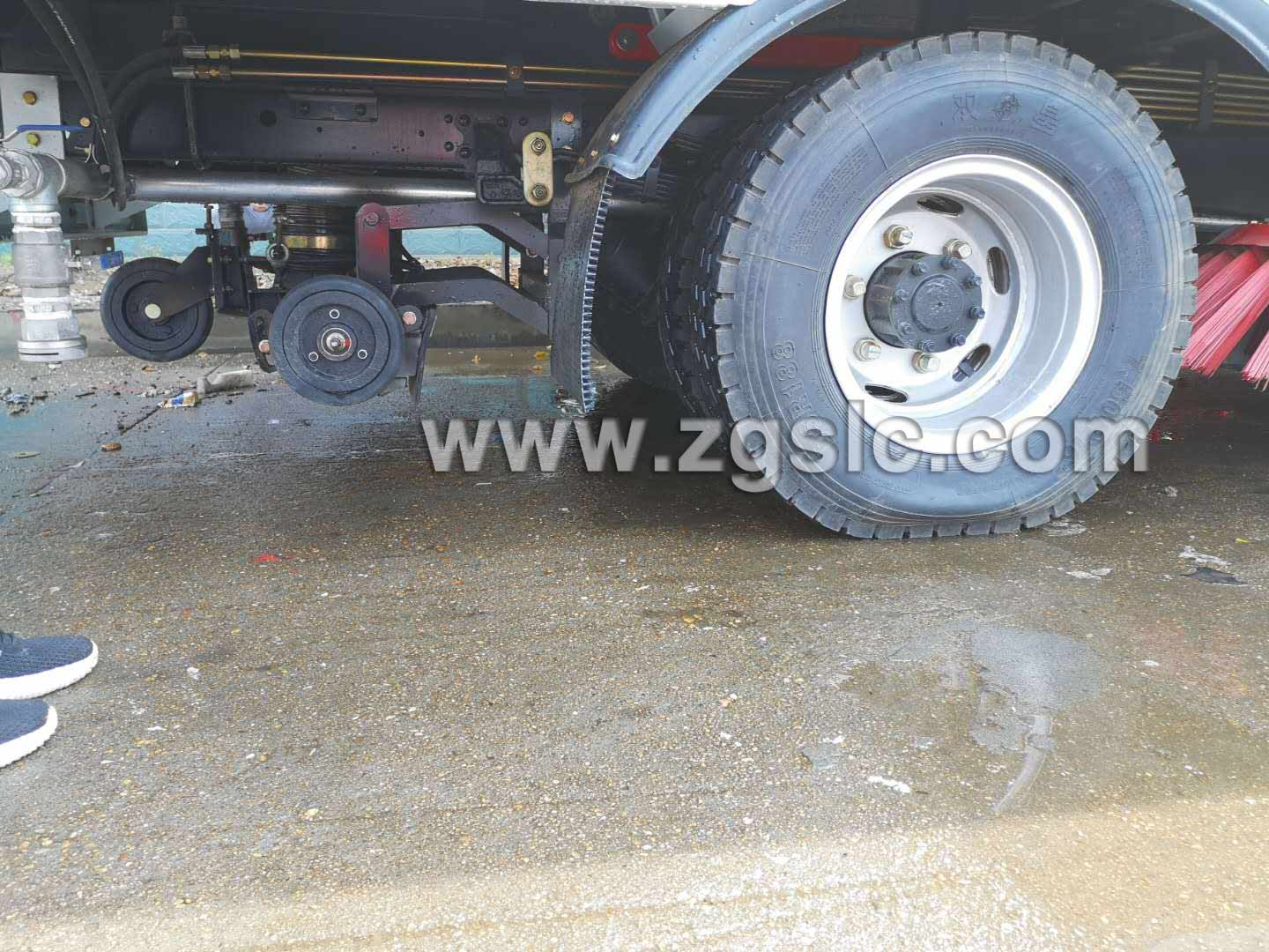 湖北程力東風大多利卡掃路車帶雪鏟（國五）