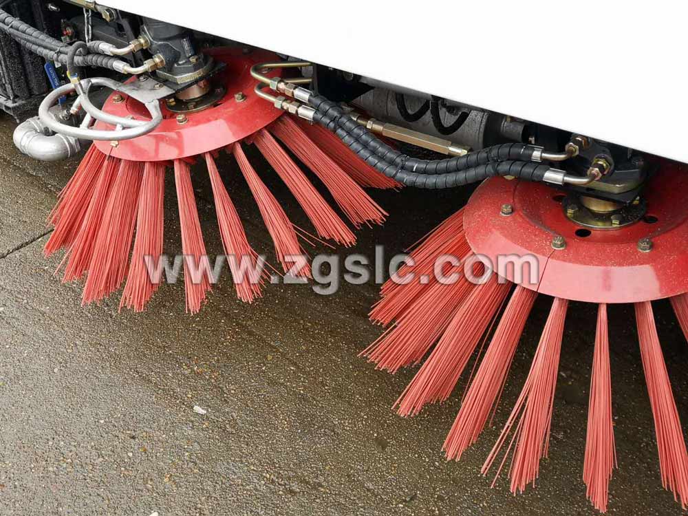 湖北程力東風大多利卡掃路車帶雪鏟（國五）