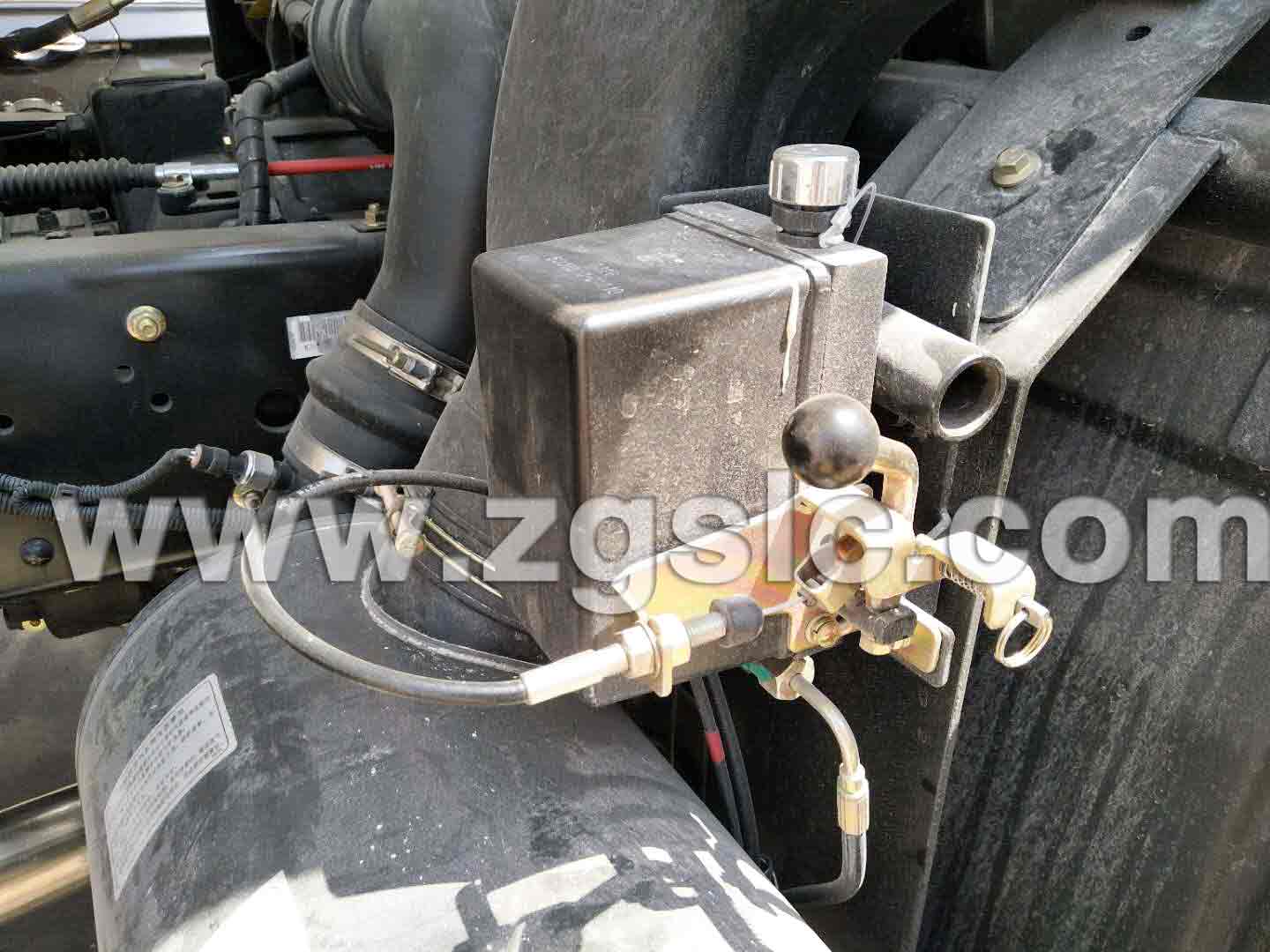 東風天錦散裝飼料車（國五）