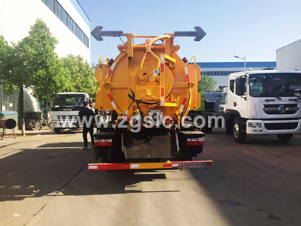 湖北程力東風大多利卡清洗吸污車（國五）