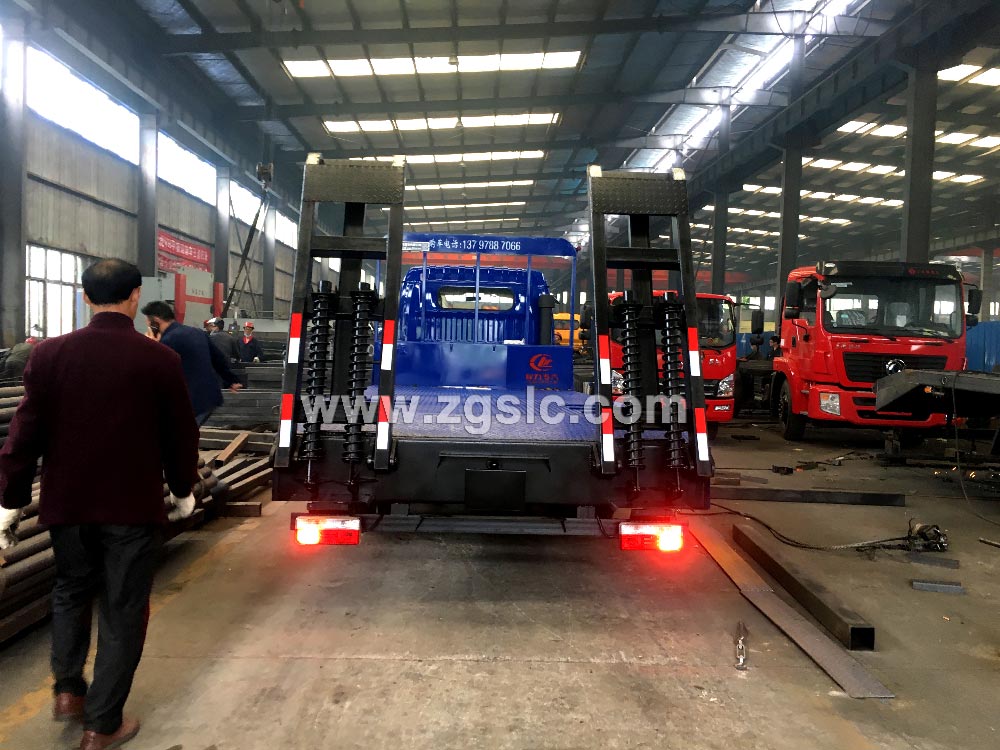 程力東風多利卡黃牌挖機平板運輸車（國五）