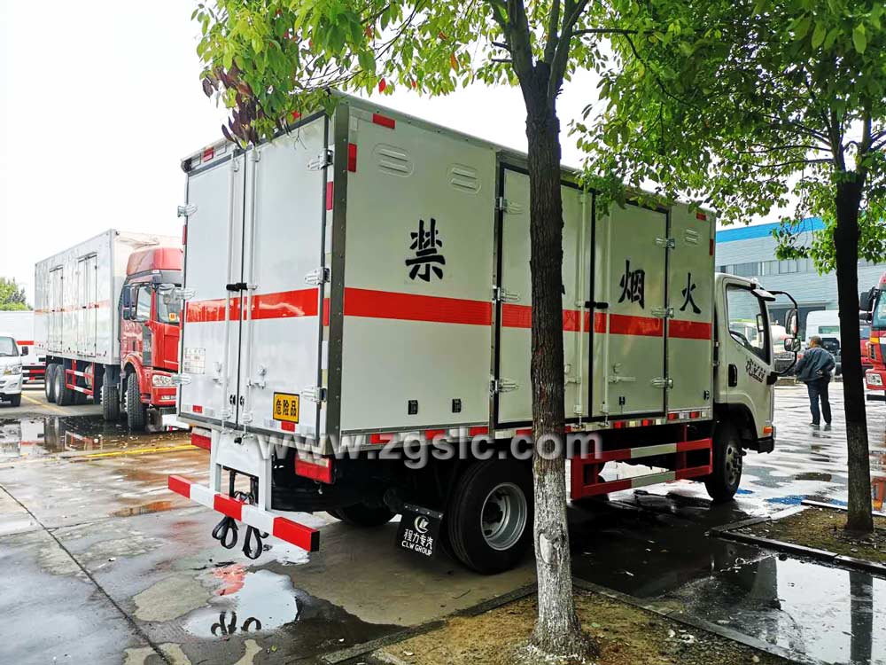 湖北程力解放虎威爆破器材運(yùn)輸車（國五）