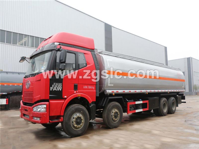 解放前四后八（29方）運油車（國五）