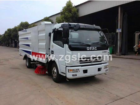 東風(fēng)大多利卡洗掃車-掃路車.jpg 東風(fēng)大多利卡洗掃車-掃路車.jpg