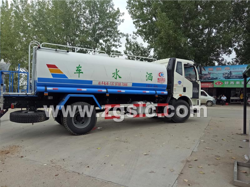 解放J6灑水車黃牌(國五) 解放J6灑水車黃牌(國五)