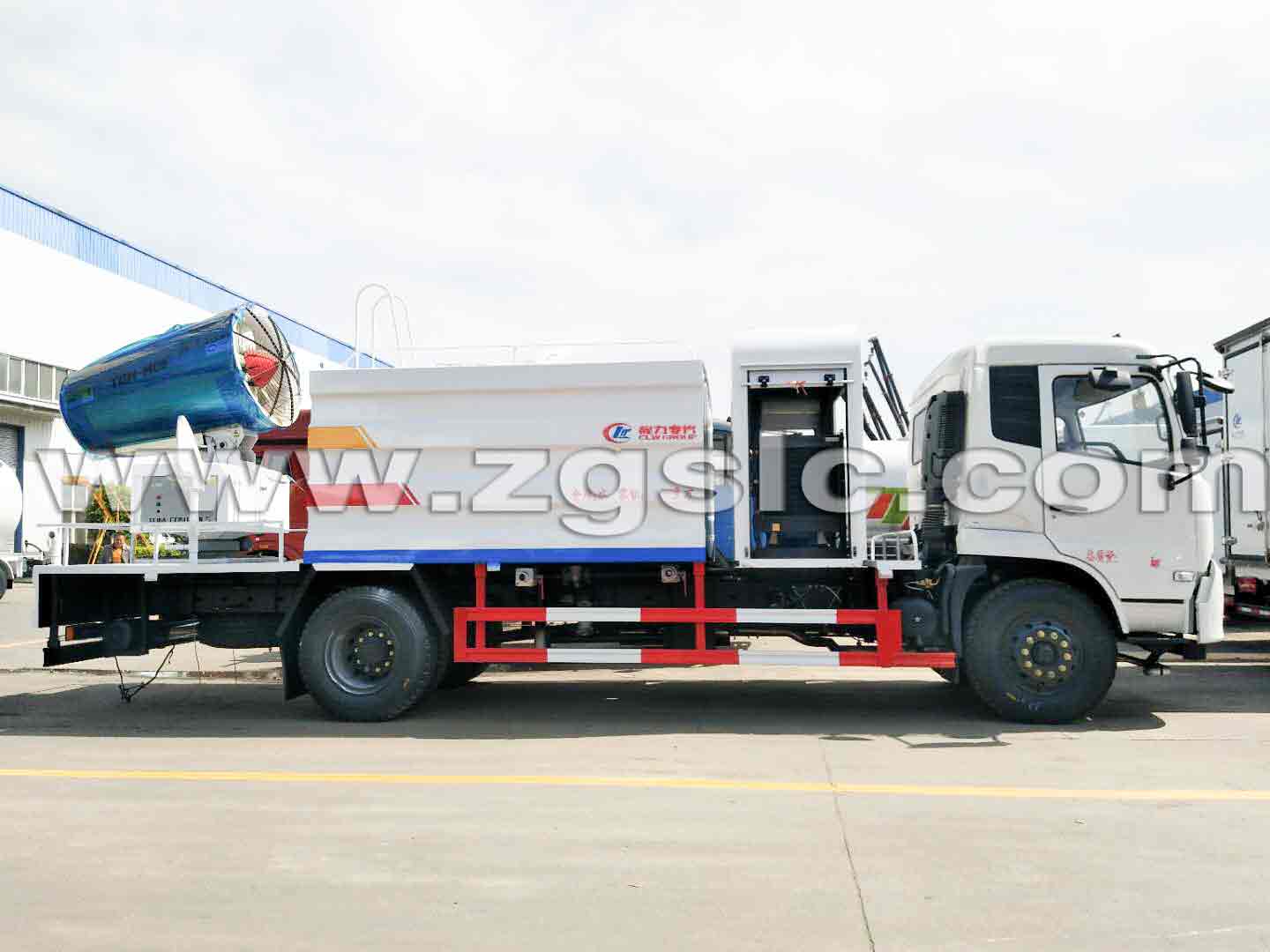 程力集團東風天錦抑塵車光鮮亮麗的外形 程力集團東風天錦抑塵車光鮮亮麗的外形