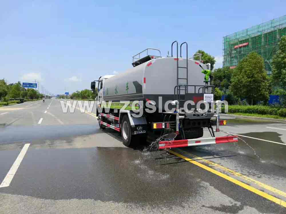 程力集團(tuán)福田瑞沃灑水車 程力集團(tuán)福田瑞沃灑水車