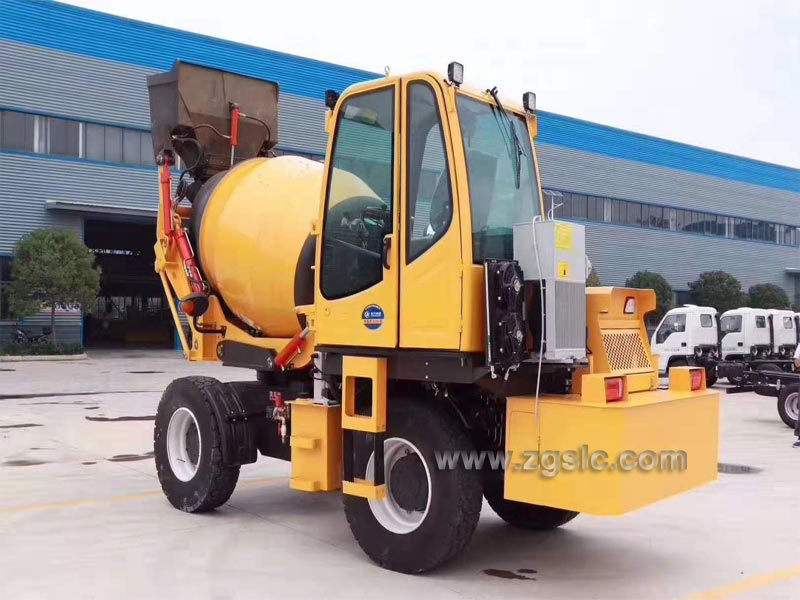 程力集團自主研發的自上料攪拌運輸車 程力集團自主研發的自上料攪拌運輸車