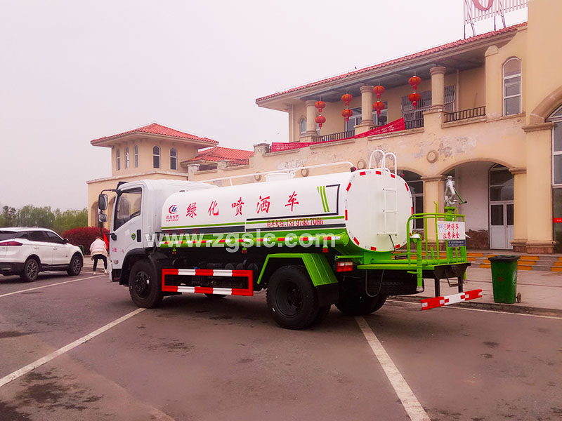 上圖為程力專用汽車股份有限公司定制噴灑車 上圖為程力專用汽車股份有限公司定制噴灑車