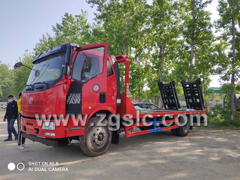 程力集團(tuán)解放J6平板運(yùn)輸車.jpg 程力集團(tuán)解放J6平板運(yùn)輸車.jpg