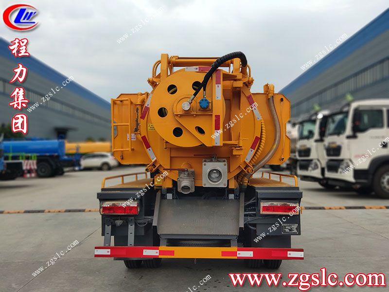 程力集團(tuán)多利卡清洗吸污車.jpg 程力集團(tuán)多利卡清洗吸污車.jpg