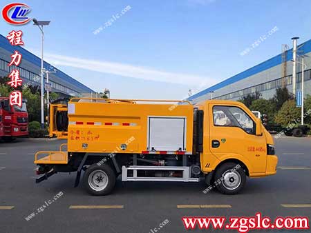 程力集團(tuán) 掃路車(chē).jpg