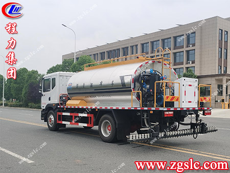 程力集團(tuán) 掃路3.jpg