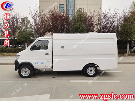 程力集團(tuán) 掃路2.jpg